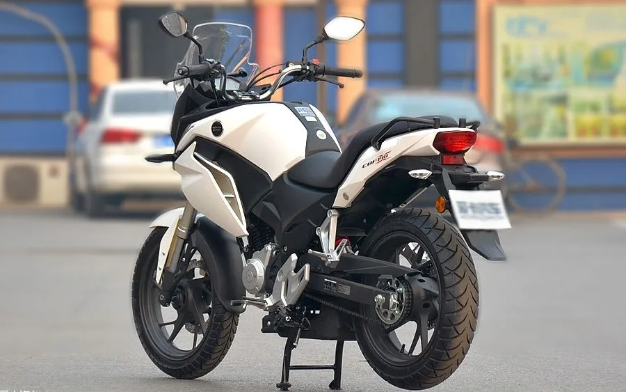 Honda lança na China a CBF190X 2018