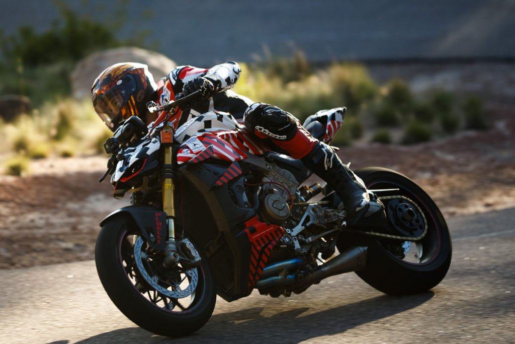 carlin dunne ducati streetfighter v4