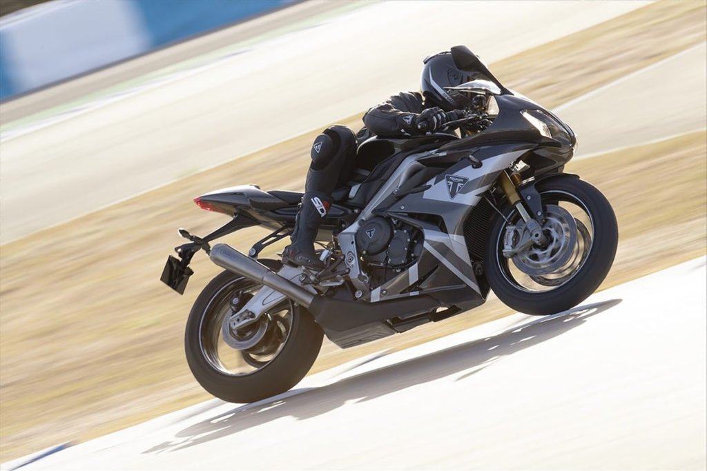 triumph daytona moto2 765
