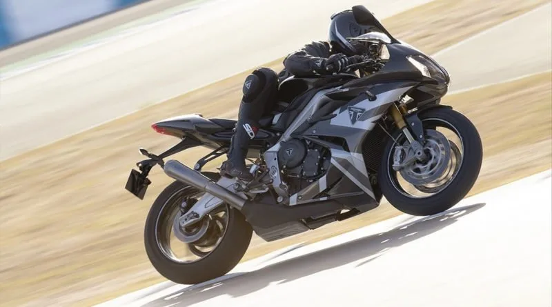 triumph daytona moto2 765