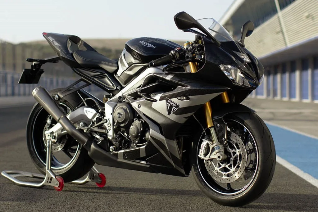 triumph daytona moto2 765