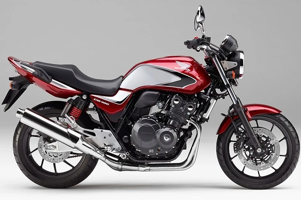 NO.3611　ＣＢ４００ＳＦＶ ＳＰＥＣⅢ　水冷４サイクル１６バルブ４気筒ＶＴＥＣエンジン　レッド＆ホワイト　☆彡 Honda lança CB 400 Super Four Edição Limitada no Japão. Confira