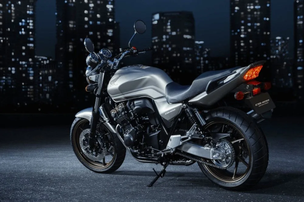 Honda lança CB 400 Super Four Edição Limitada no Japão. Confira
