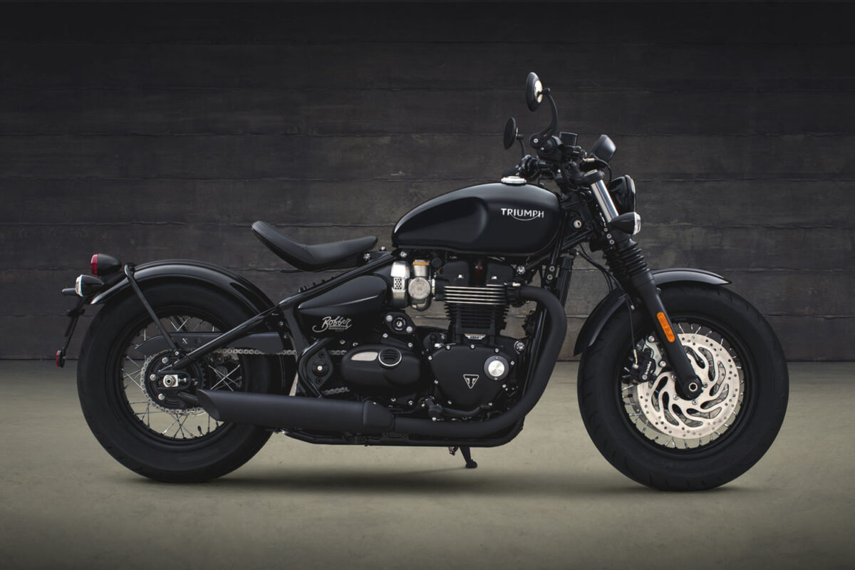 triumph bobber black lateral direita