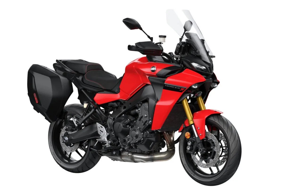 yamaha tracer 9 gt europa vermelha fronta lateral direita