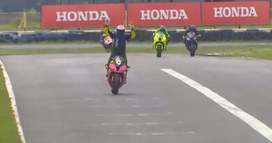 superbike brasil piloto comemora antes da hora e perde vitória em cima da linha