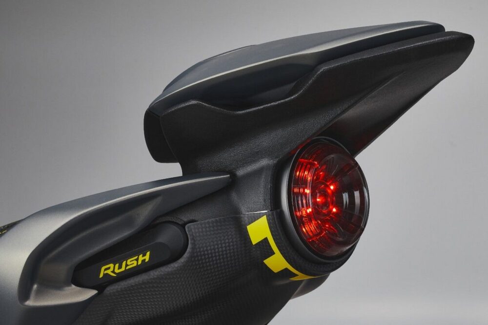 mv agusta rush 2021 lanterna traseira