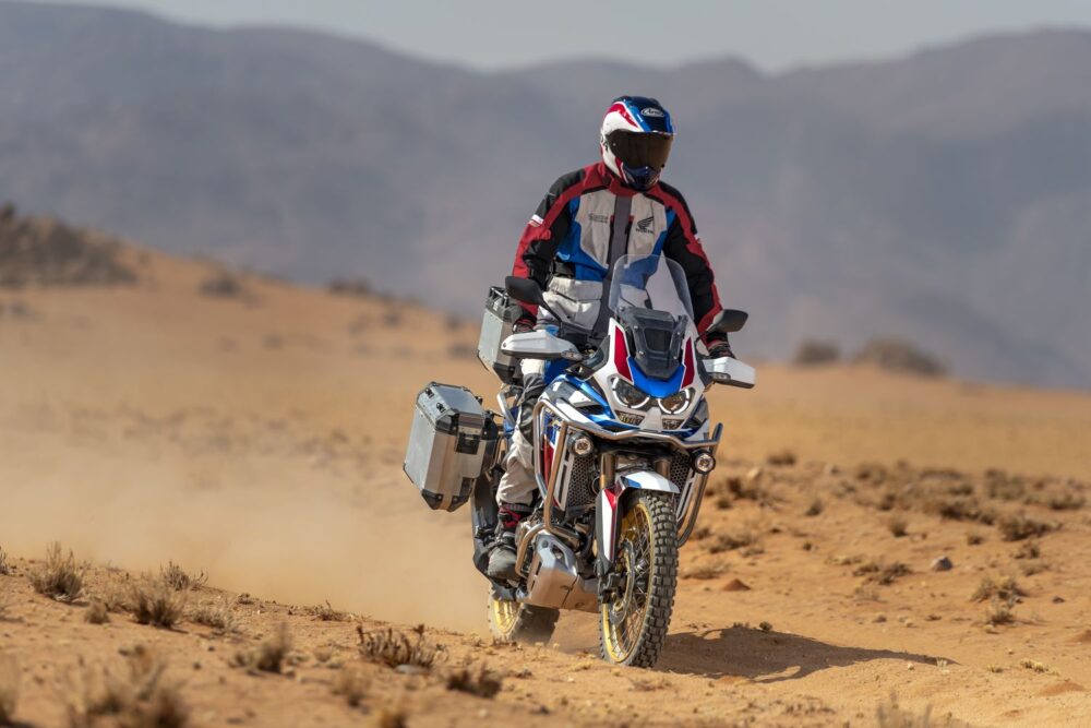 honda crf 1100l africa twin adventure sports 2021 em ambiente aberto