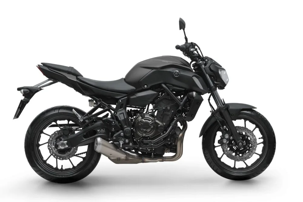 yamaha mt-07 2022 brasil preta lateral direita