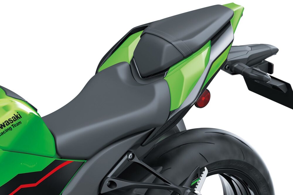 ninja zx-10r 2022 brasil krt detalhe banco e rabeta