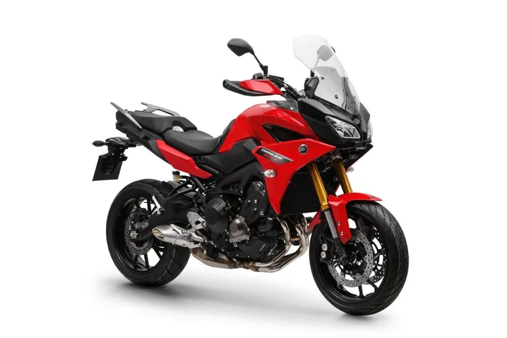 yamaha tracer 900 gt 2022 vermelha frontal lateral direita
