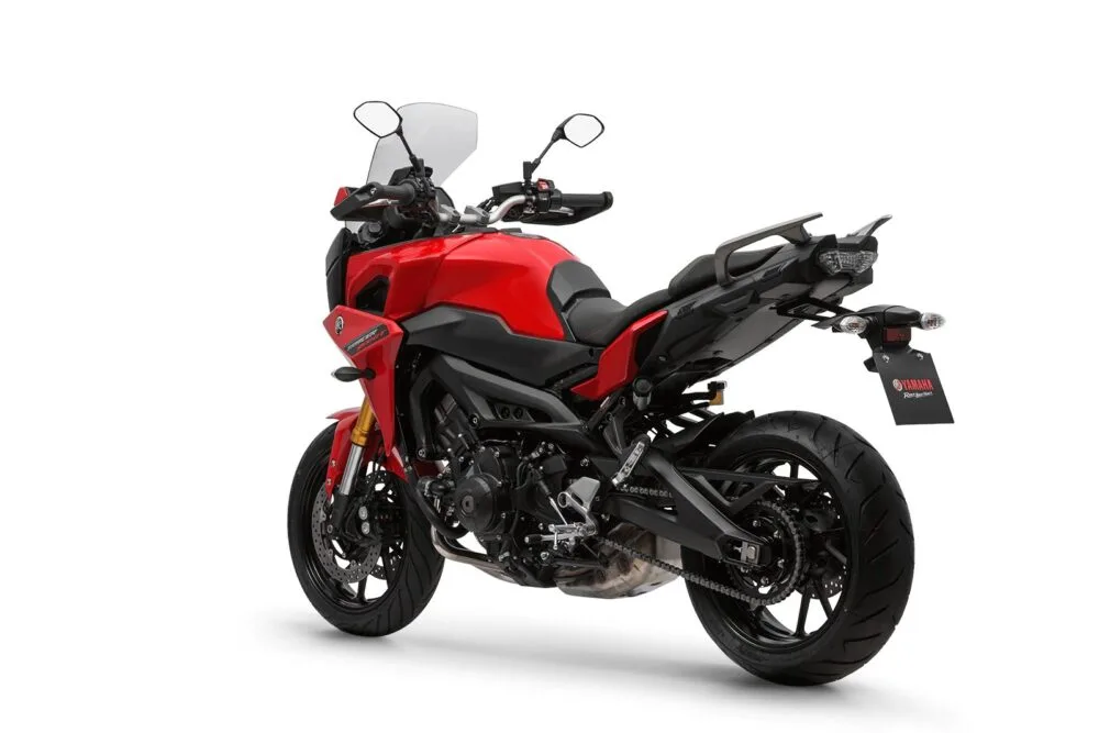 yamaha tracer 900 gt 2022 vermelha traseira lateral esquerda