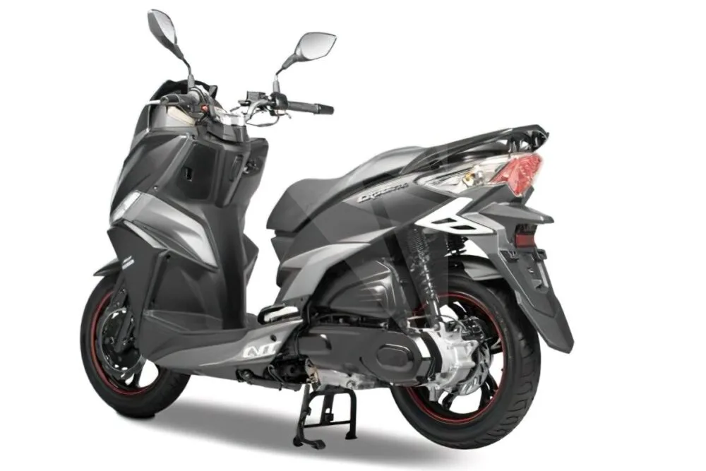 dafra cruisym 150 2022 preto fosco traseira