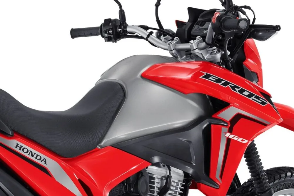 honda bros 160 2022 detalhe tanque e carenagem lateral