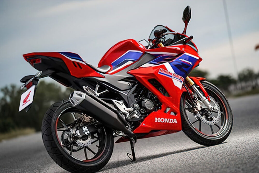 honda cbr 150r 2022 tricolor traseira