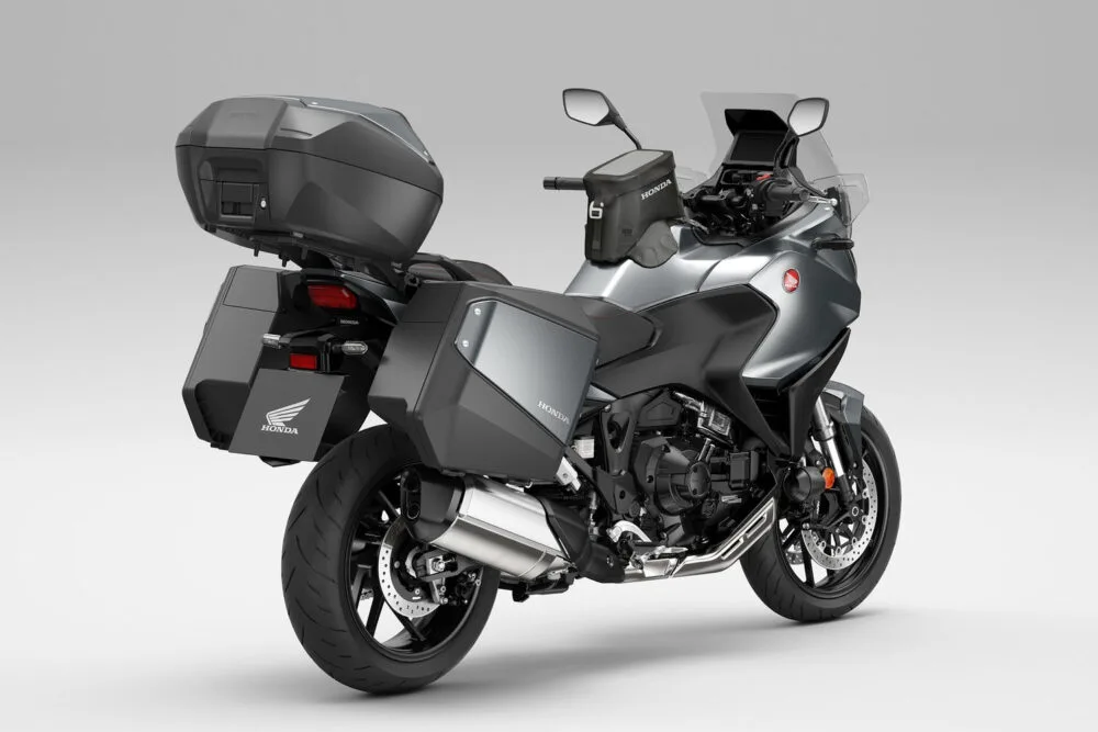 honda nt1100 2022 cinza traseira com acessórios