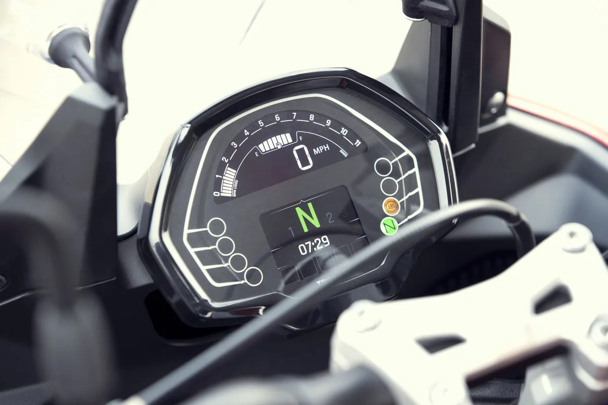 tiger sport 660 2022 detalhe painel