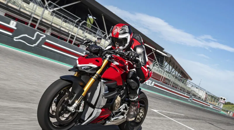ducati streetfighter v4 s 2022 brasil ação