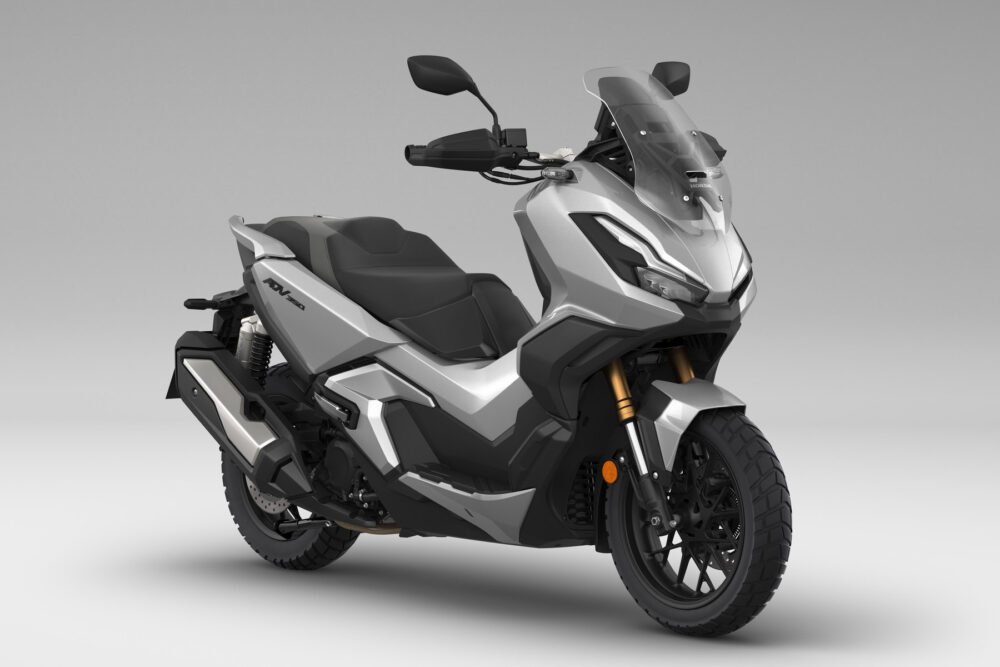 honda adv350 2022 prata frente lateral direita