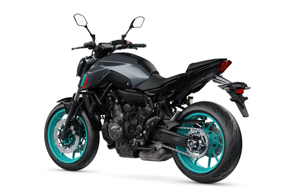 yamaha mt-07 2022 europa cinza ciano traseira