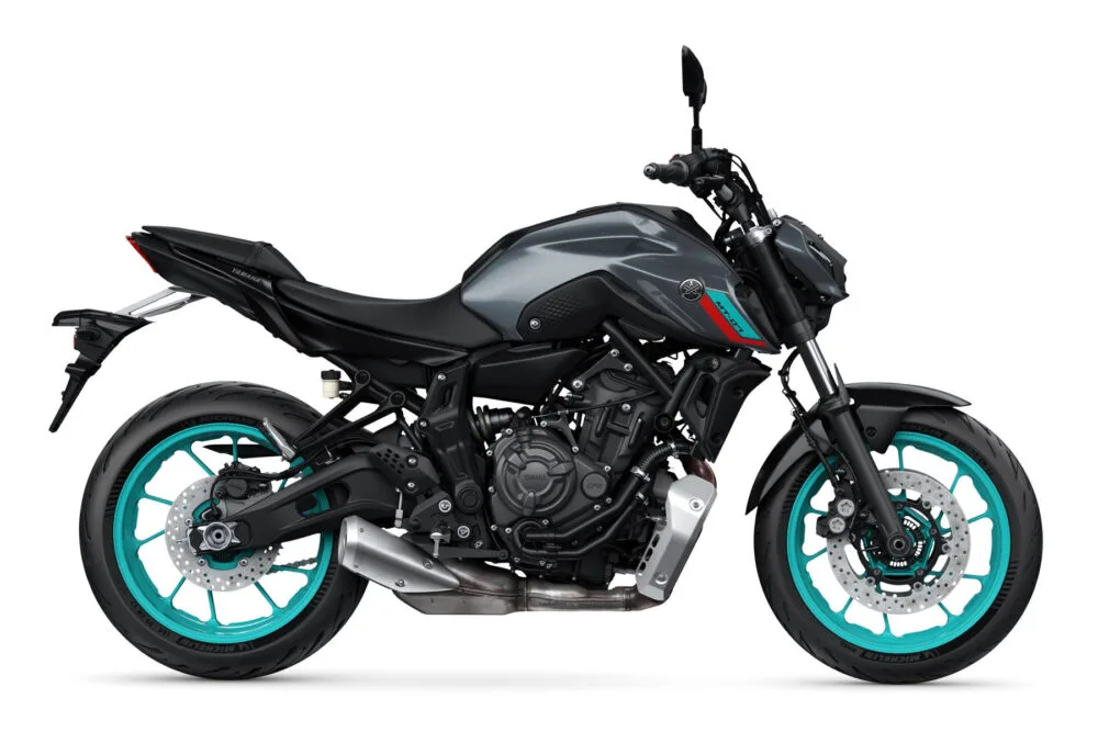 yamaha mt-07 2022 europa cinza ciano lateral direita