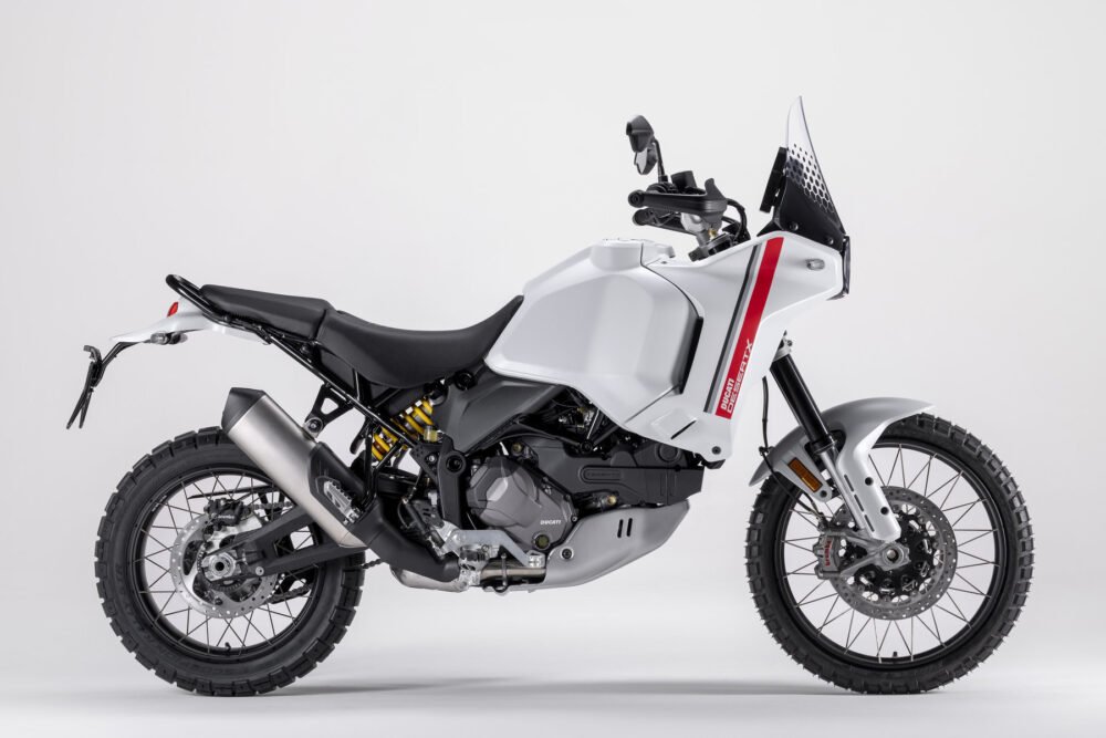 ducati desertx 2022 lateral direita
