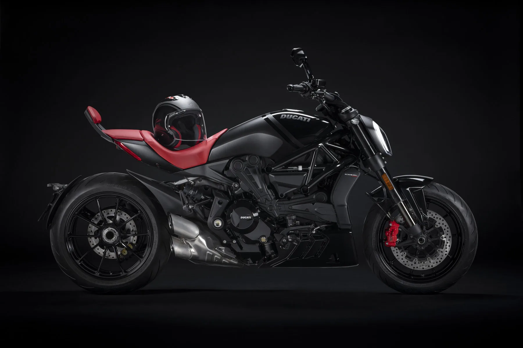 ducati xdiavel nera 2022 lateral direita