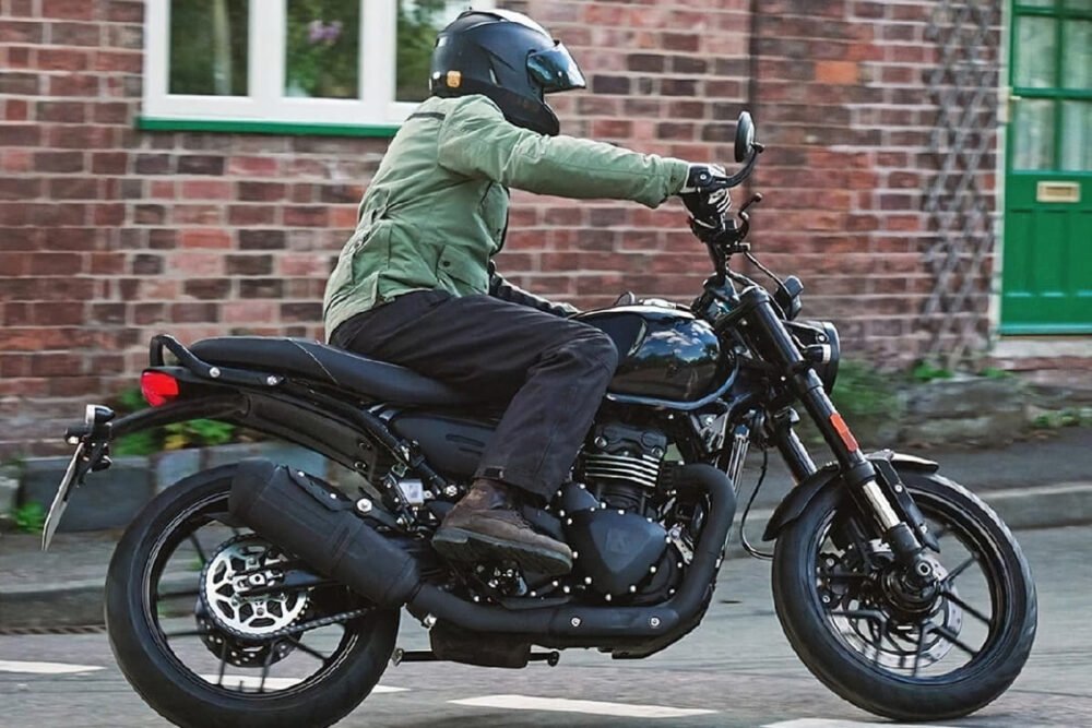 bajaj triumph moto
