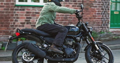 Primeira moto da parceria Bajaj-Triumph começa a ganhar corpo bajaj triumph moto