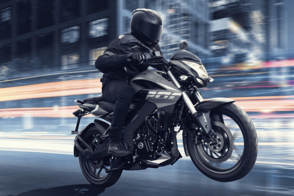 bajaj dominar 200 abs 2023