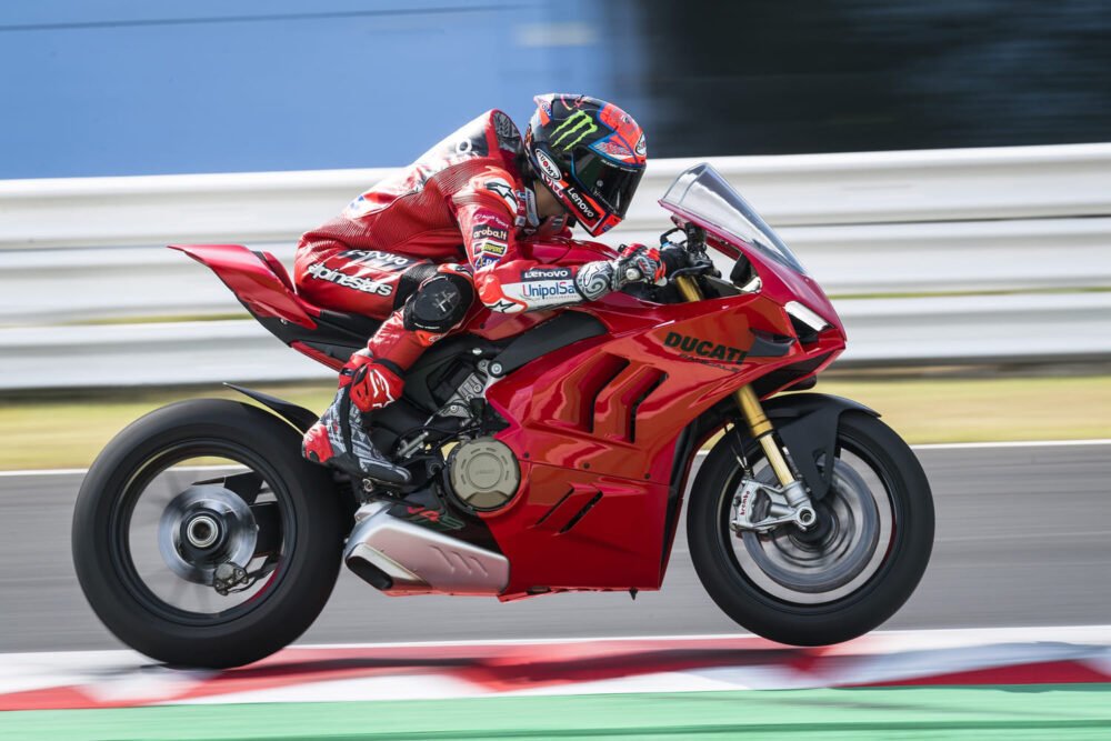 panigale v4s 2023