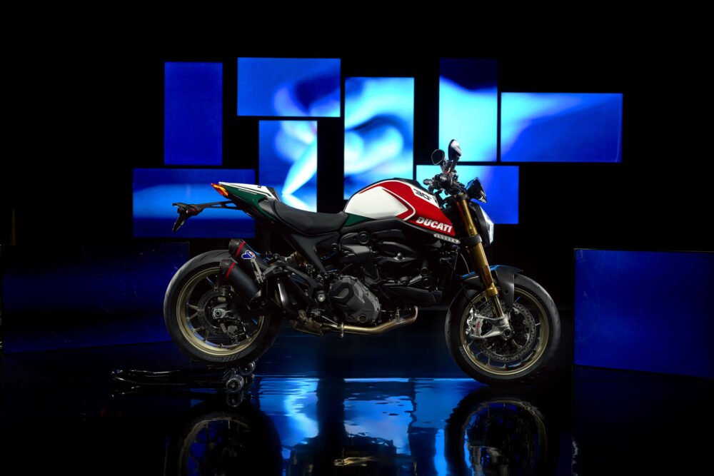 ducati monster 30 anos